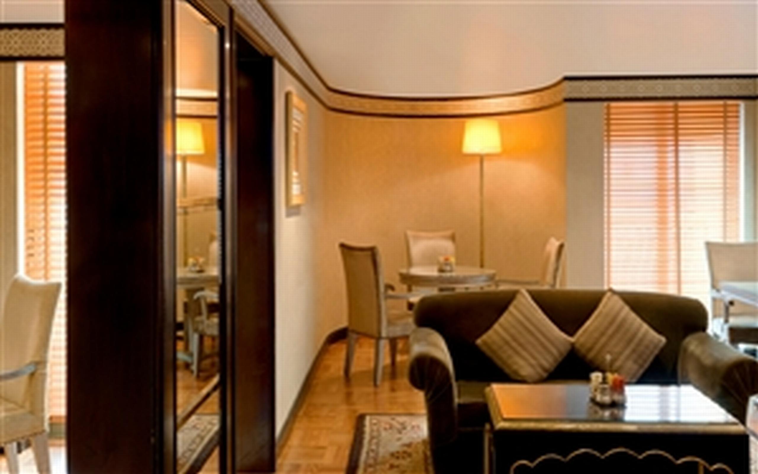 Sheraton Abu Dhabi Hotel&Resort Esterno foto A suite at the Taj Mahal Palace, Mumbai