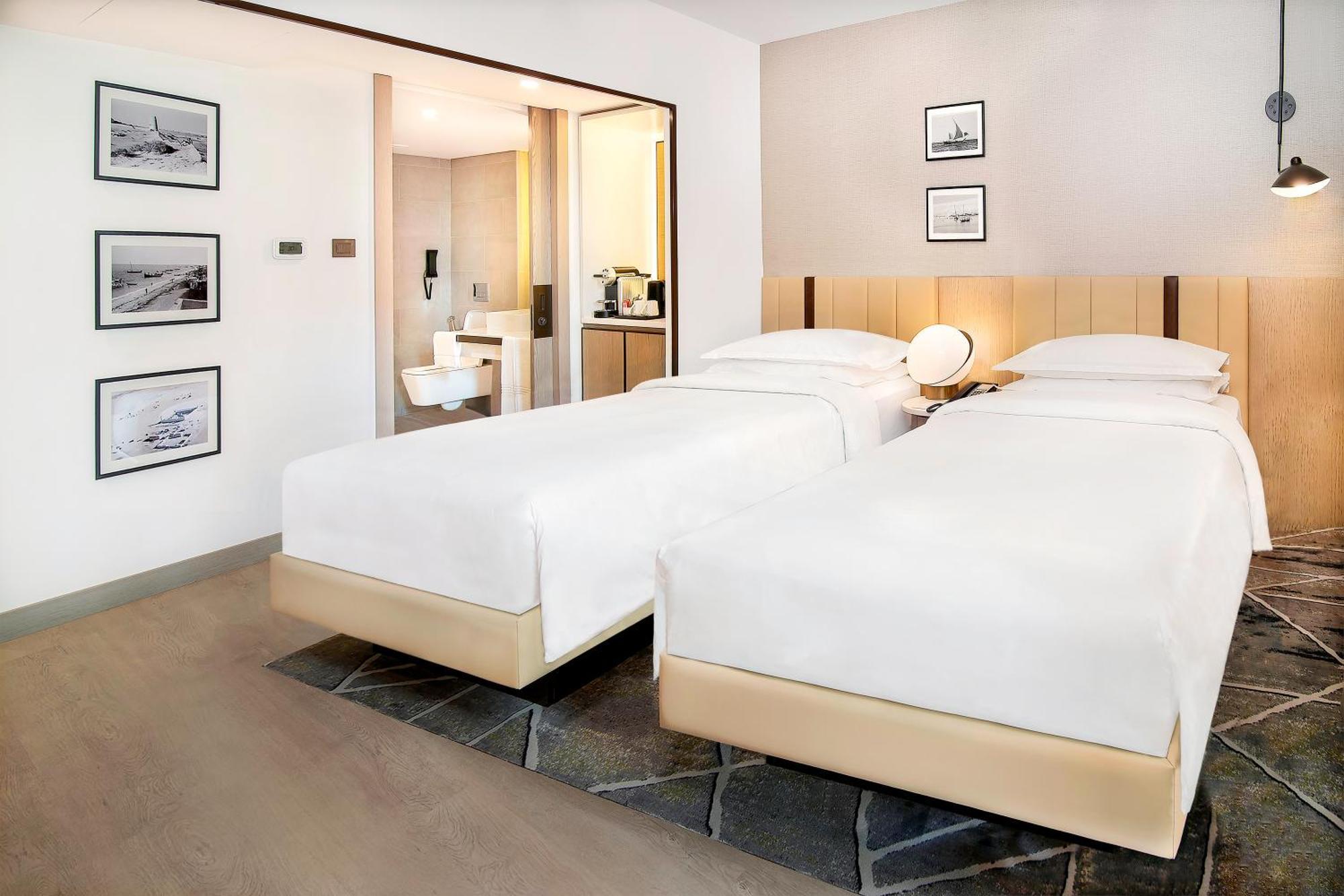 Sheraton Abu Dhabi Hotel&Resort Esterno foto A room at the hotel