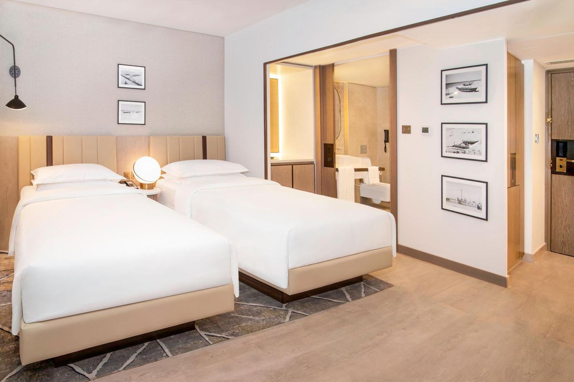 Sheraton Abu Dhabi Hotel&Resort Esterno foto A room at the hotel