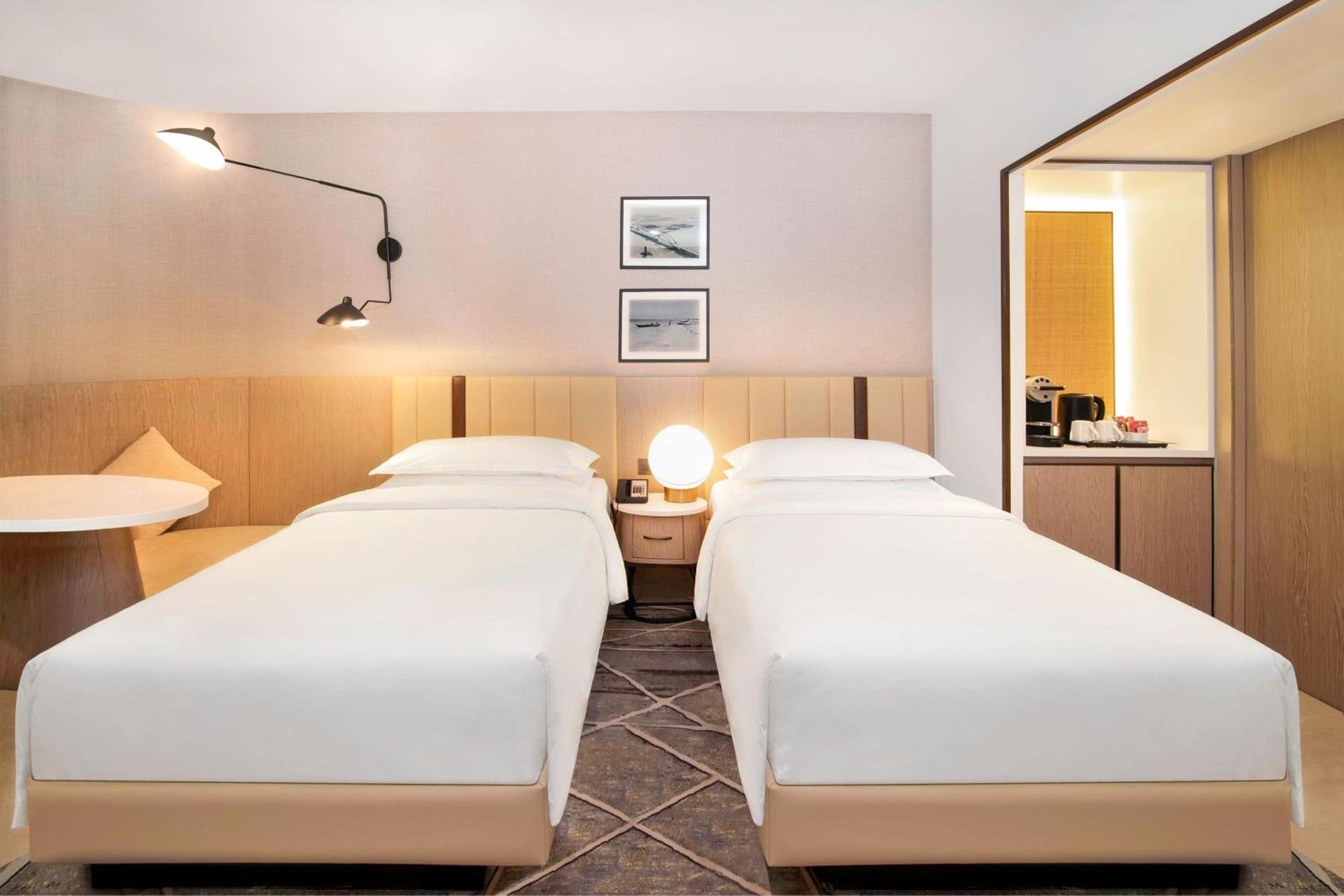 Sheraton Abu Dhabi Hotel&Resort Esterno foto Deluxe Twin Room