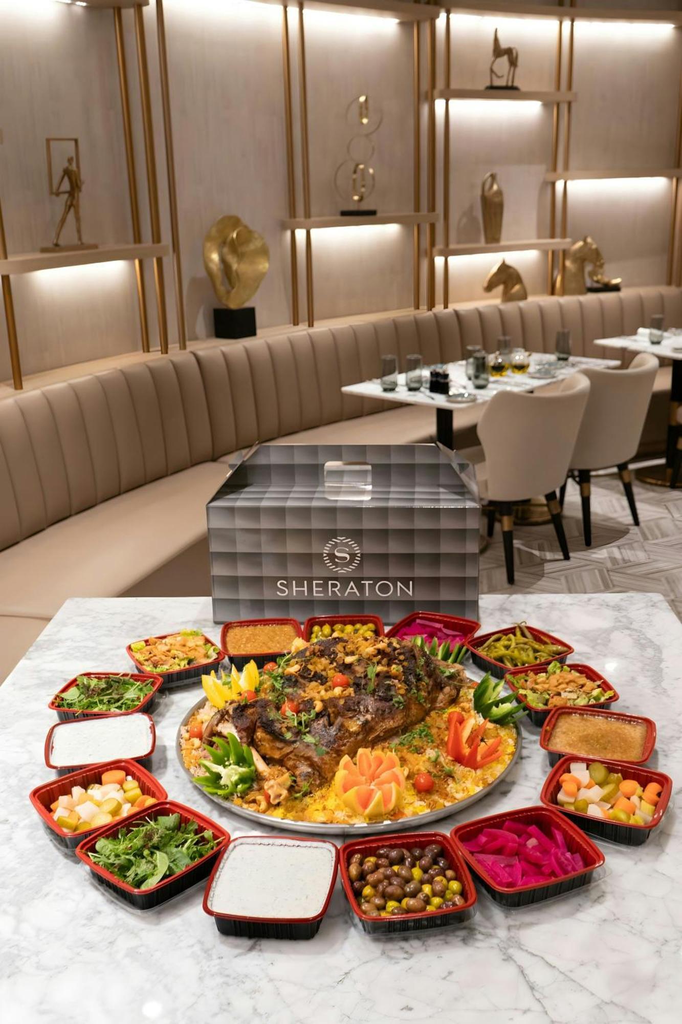 Sheraton Abu Dhabi Hotel&Resort Esterno foto A meal at the restaurant